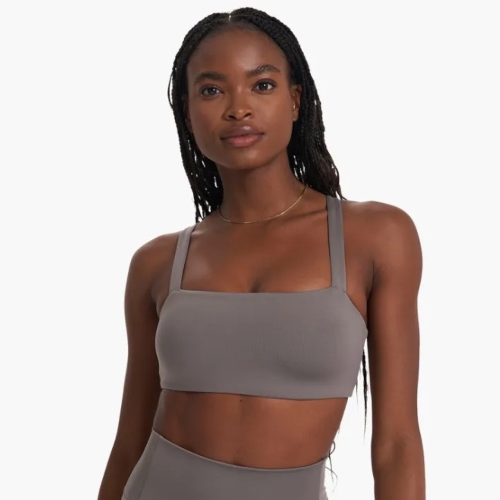 Vuori Evolve Square Neck Bra in Smoke
